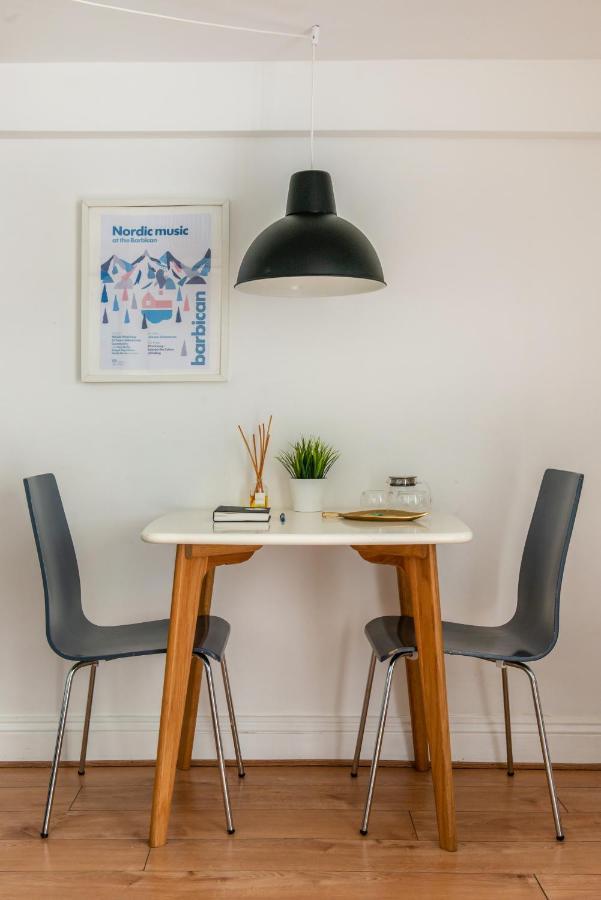 Apartment Stylish Underground Flat, 30s, Graffiti Yard *
