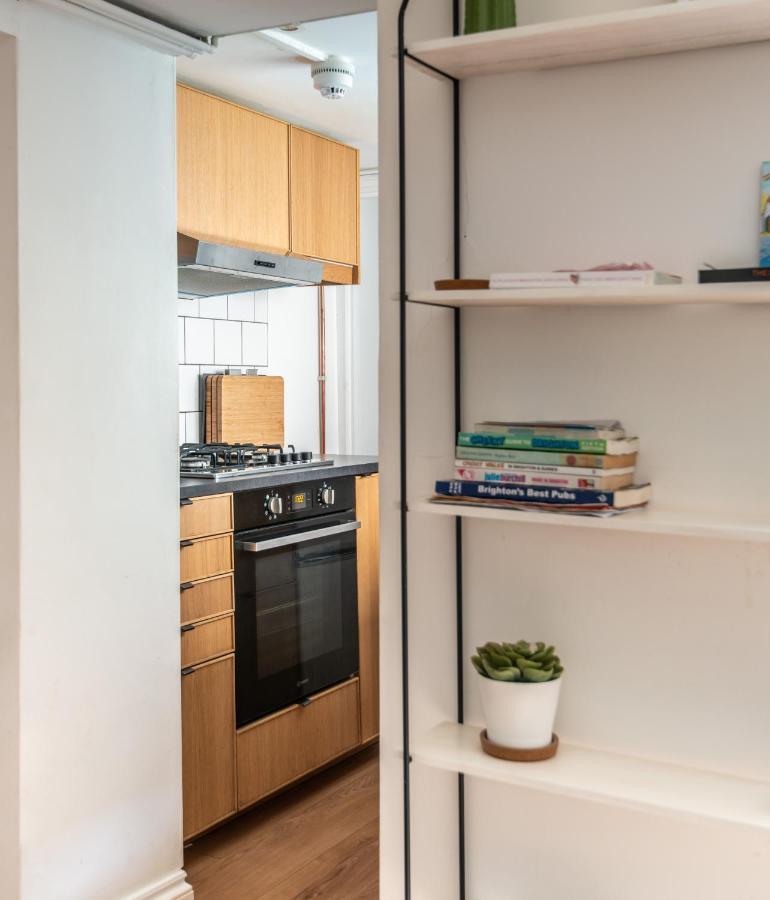 Stylish Underground Flat, 30s, Graffiti Yard Hove