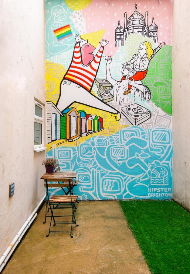 Apartment Stylish Underground Flat, 30s, Graffiti Yard Hove