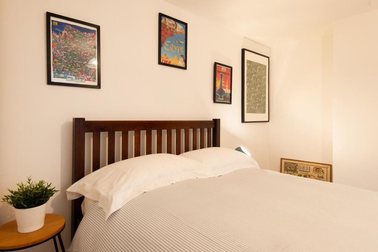 Stylish Underground Flat, 30s, Graffiti Yard *